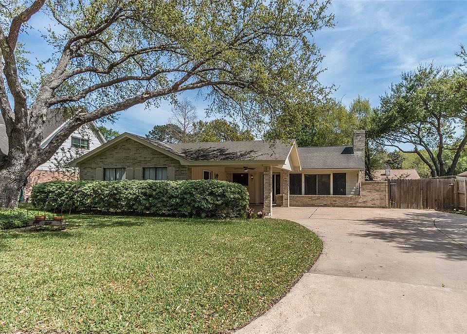 Welcome to 910 Eva Ln. in Olde Town Katy.  Mature trees, double gate and a wide driveway for extra parking.