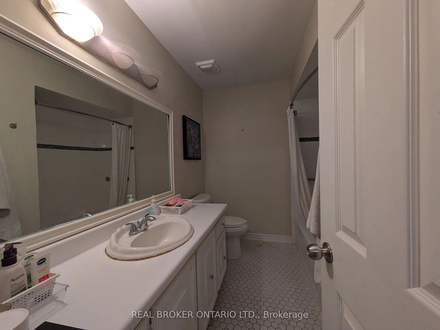 3 bed, $3,280 — Photo 3