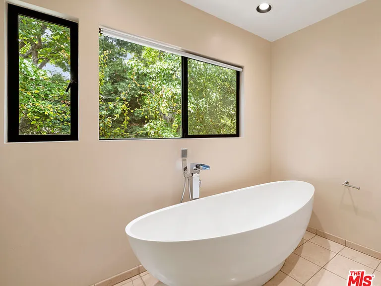1121 La Collina Dr — Photo 17