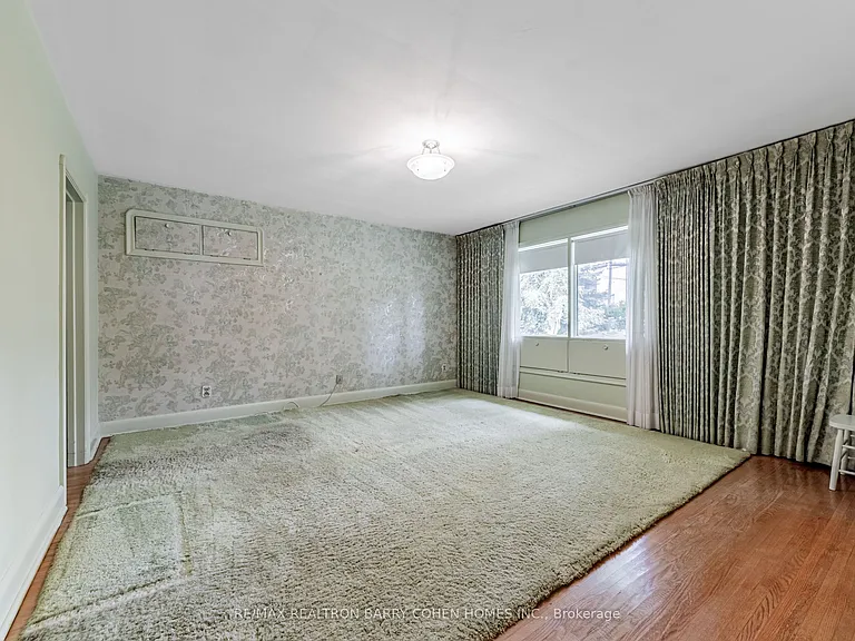 200 Cortleigh Blvd — Photo 14