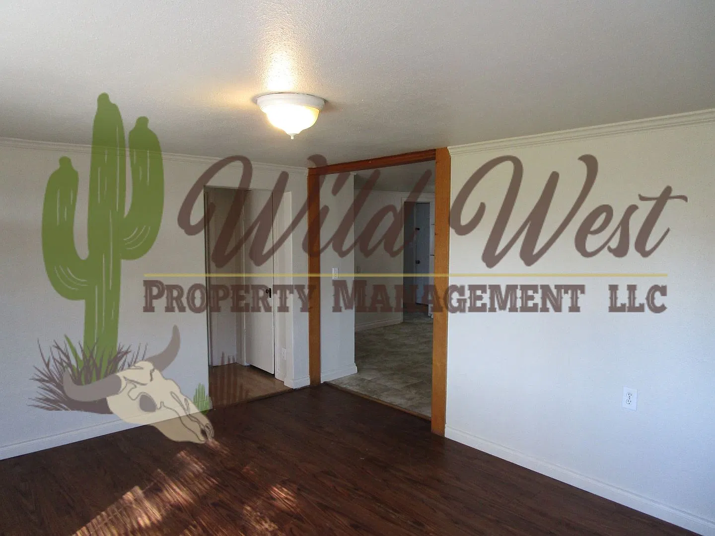 2 Bedroom Home with Large Yard - Garbage Service Included! - Available Mid-November — Photo 3