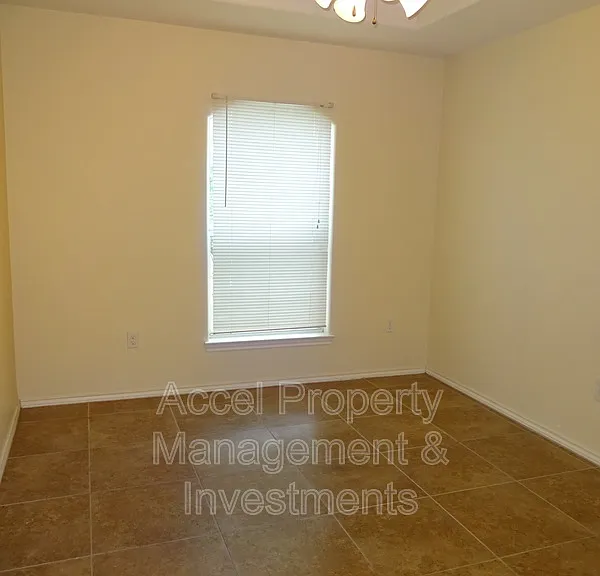 1906 Butkus Dr — Photo 8