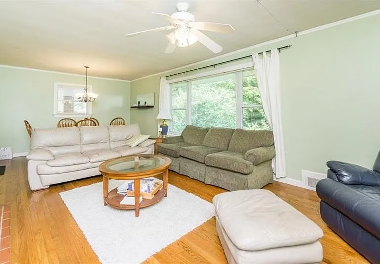 2790 Glenbriar Dr NE — Photo 5