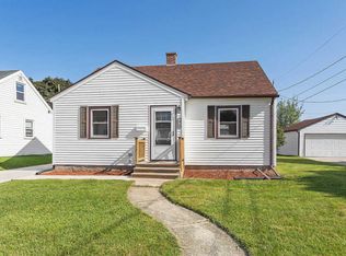 2910 Coolidge Pl, Manitowoc, WI 54220