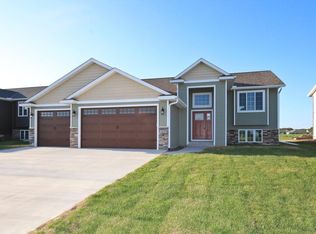 125 Eau Claire Ave SE, Hutchinson, MN 55350
