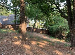 2111 Clematis Dr, Hixson, TN 37343