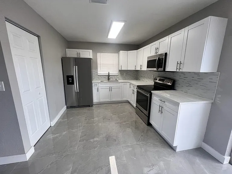 151 NE 17th Ave — Photo 1