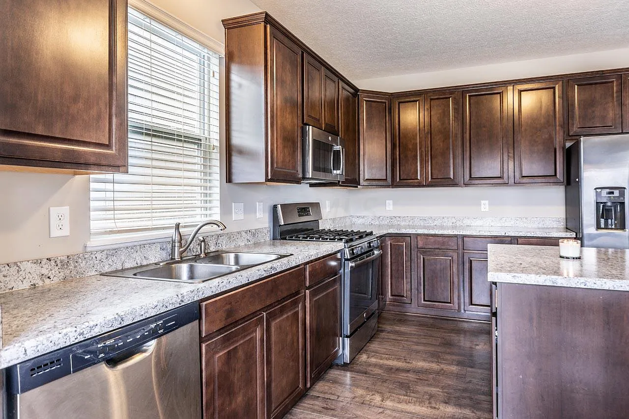 4 bed, 2.5 bath, 2291 sqft, $2,850 — Photo 4