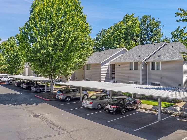 Live the South Salem Lifestyle: Walkable city, beautiful nature, endless possibilities. — Photo 4