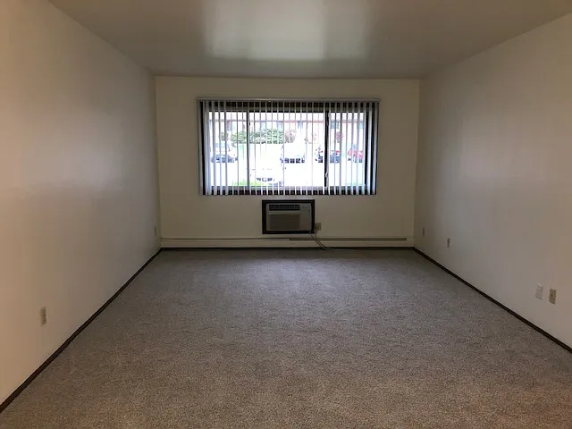 4570 S Logan Ave — Photo 4