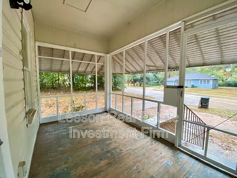 3 bed, 1.0 bath, 1000 sqft, $850 — Photo 2
