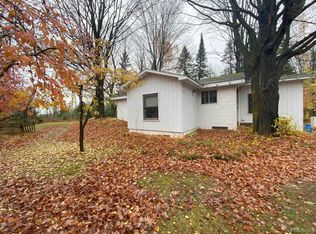 8231 32nd Rd, Rapid River, MI 49878