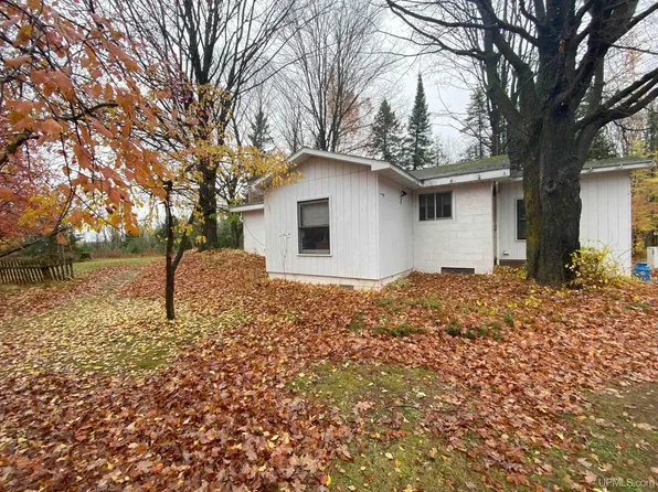 8231 32nd Rd, Rapid River, MI 49878