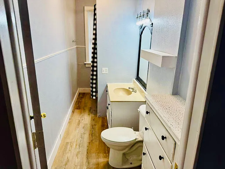 917 N Osburn Ave — Photo 5