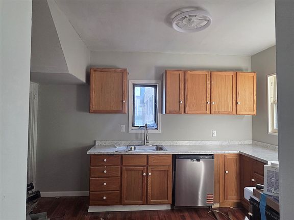 5th image of 306 E 27th St