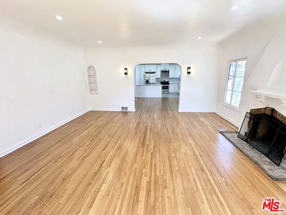 3 bed, 2.0 bath, 1650 sqft, $4,995 — Photo 4