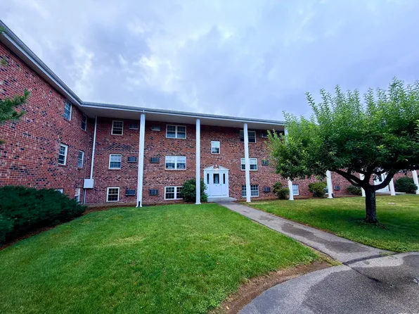 89 Pleasant St APT C1, Medfield, MA 02052