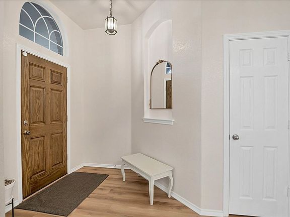 3rd image of 409 Carismatic Ln