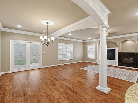 3rd image of 3121 Spring Run