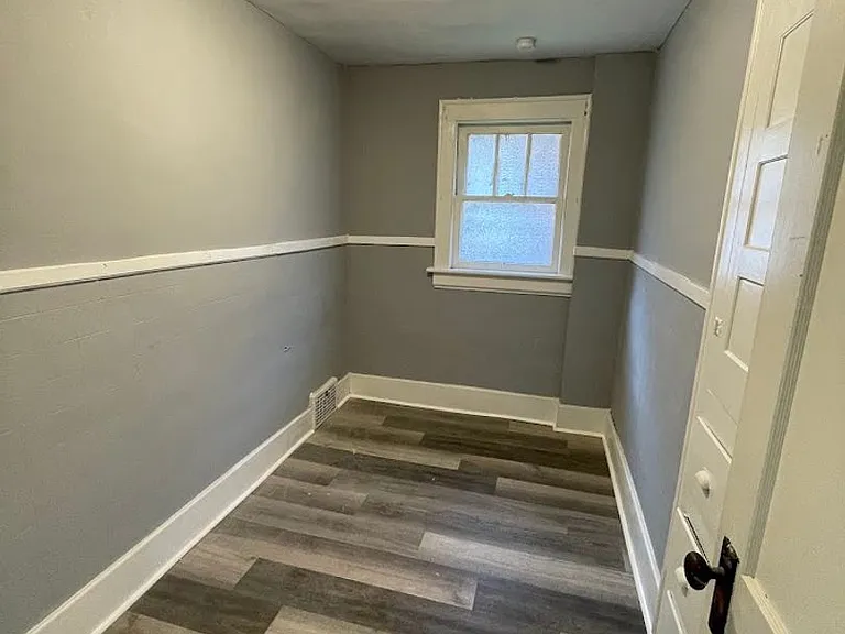 1300 Grant St — Photo 14