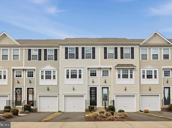 8206 Heritage Crossing Ct, Manassas, VA 20109