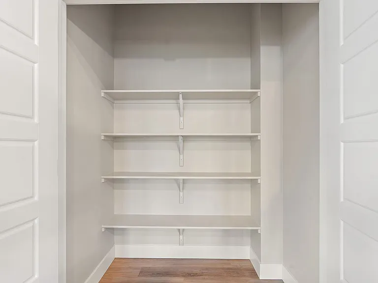 615 N Locust St — Photo 11