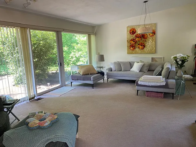 10251 Pendery Dr — Photo 16