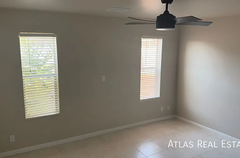 528 W La Jolla Dr — Photo 5