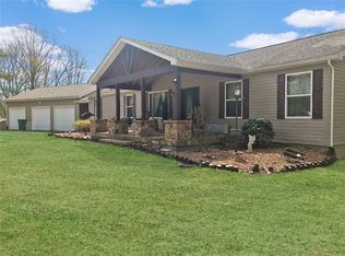 5586 County Line Rd, New Castle, PA 16101