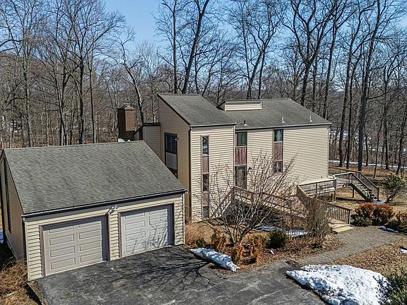 2nd image of 1072 Forest Rd