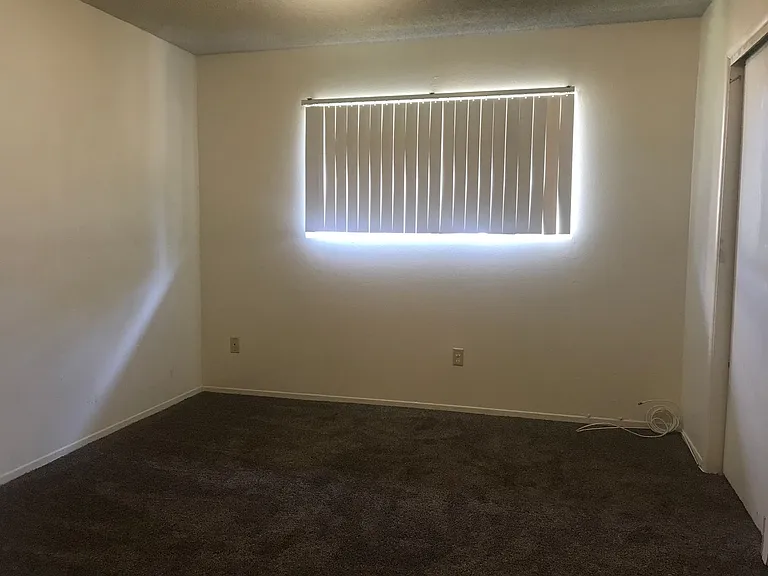 25380 Park Ave — Photo 11