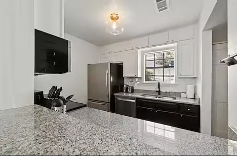 2 bed, 983 sqft, $2,500 — Photo 4