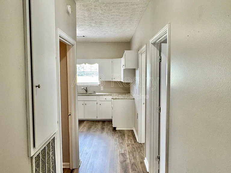 1520 Hogan Rd — Photo 14