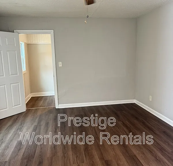 1048 Brooks Rd — Photo 6