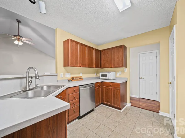 6414 Goldenblush Cres, Charlotte, NC 28269