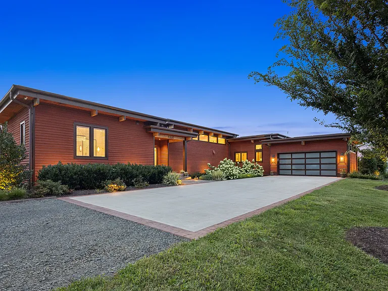 8425 Lee Hwy — Photo 37
