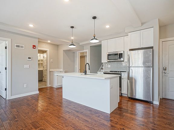 Breakfast Bar / Kitchen