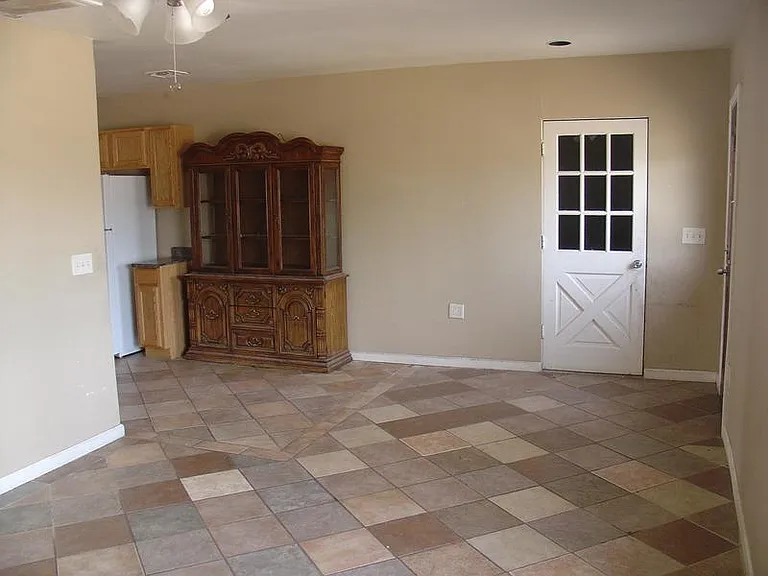 1823 W Fairmount Ave — Photo 11