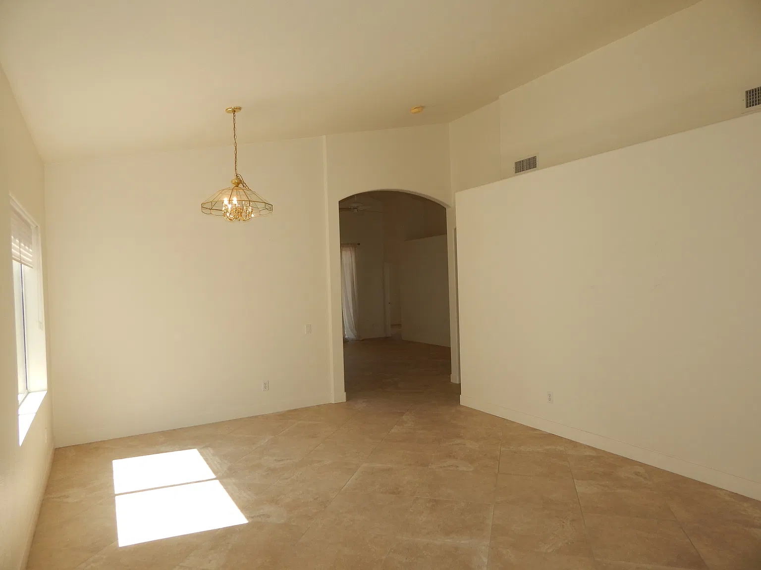 3 bed, 2.0 bath, 1754 sqft, $1,595 — Photo 3