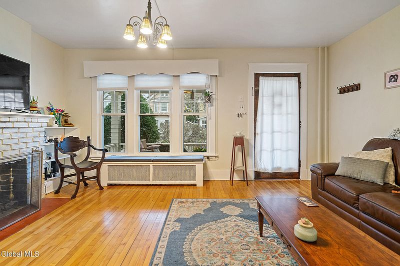 5th image of 115 Grove Avenue