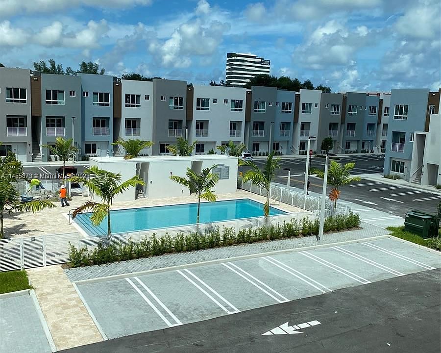 1st image of 2535 NE 193rd St #3106