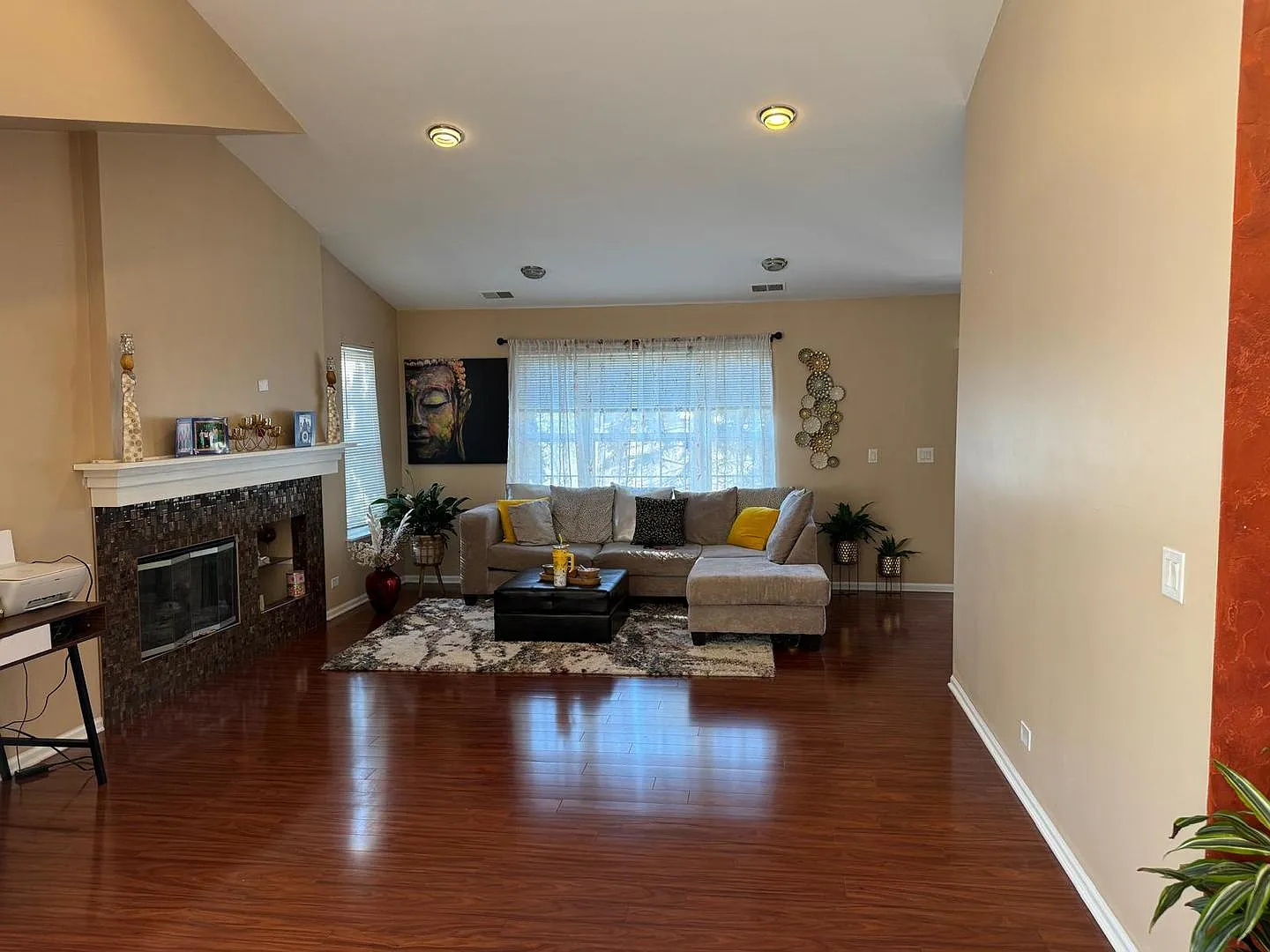 3 bed, 2440 sqft, $3,700 — Photo 4