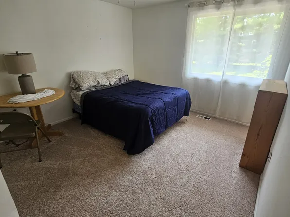 27 Carolina Ct, Sterling, VA 20164