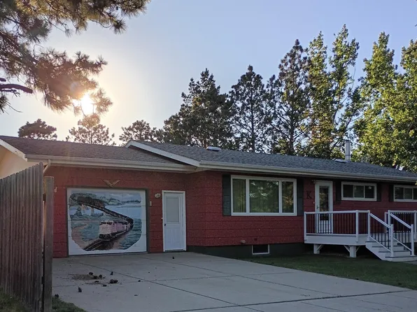 310 S 4th St, New Salem, ND 58563