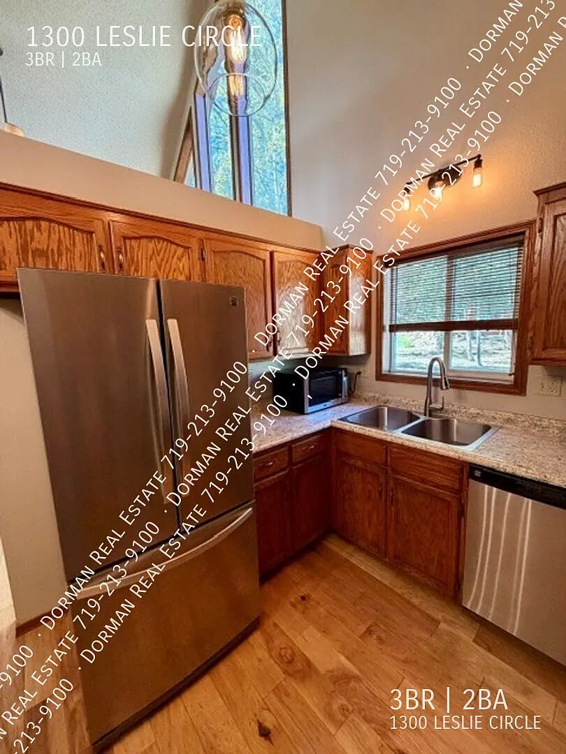Beautiful 3-Bed, 2 bath, oversized 1 car garage Home in Desirable Northwoods! — Photo 2