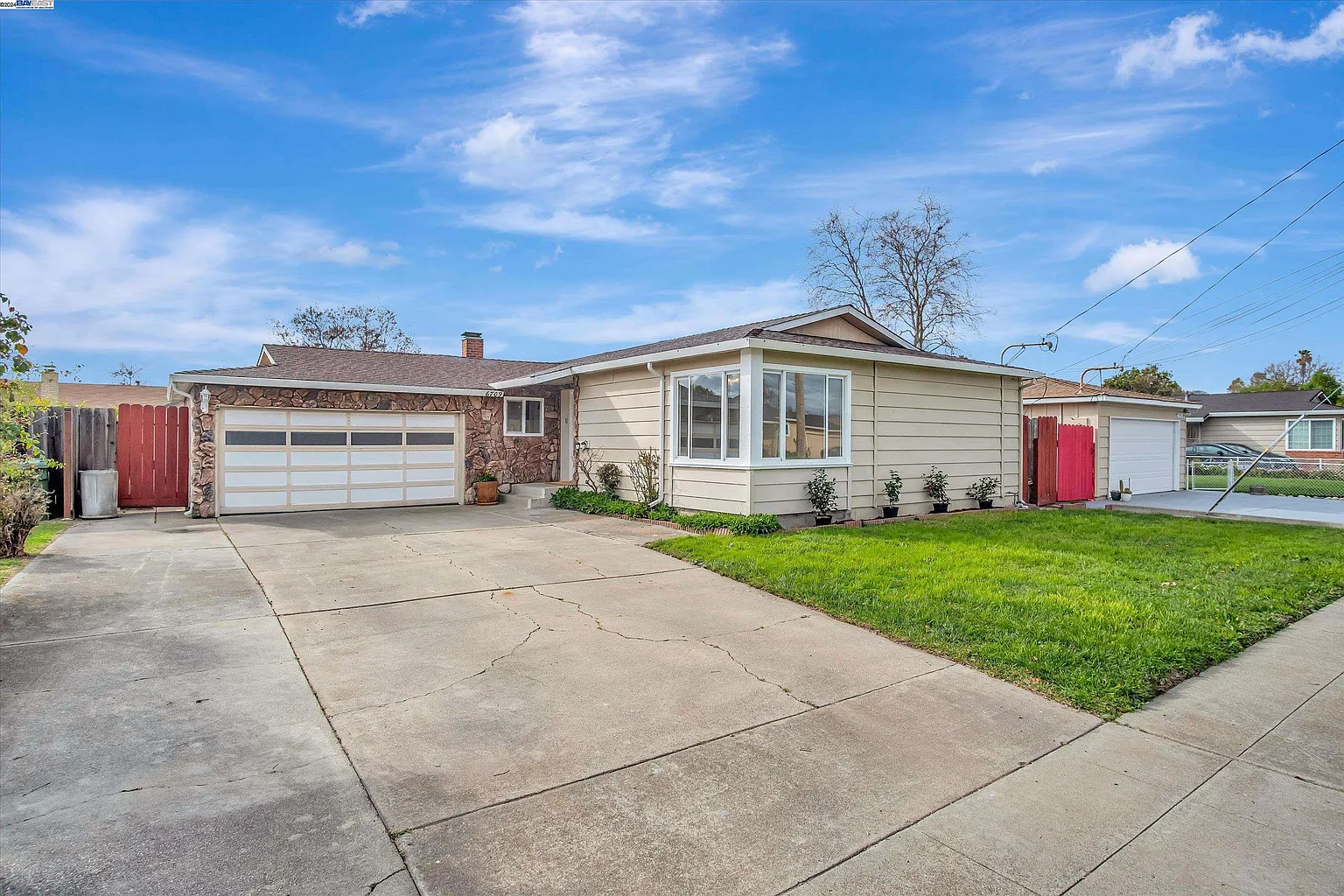 6709 Normandy Dr photo 1