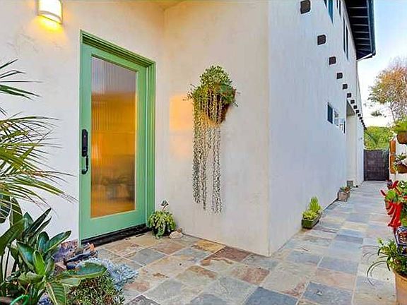 Private entrance not accessible from street