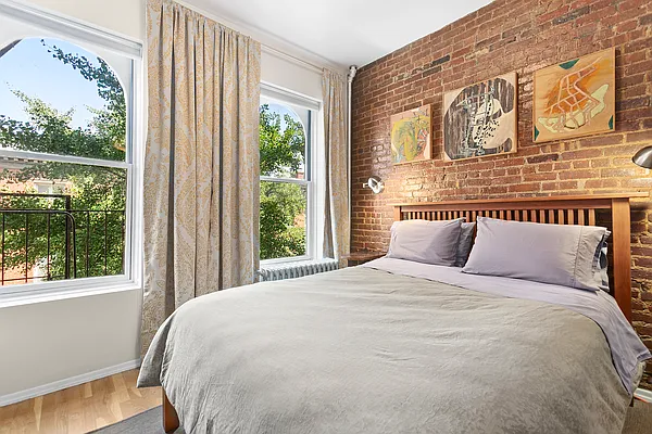 Rented by Compass | media 9