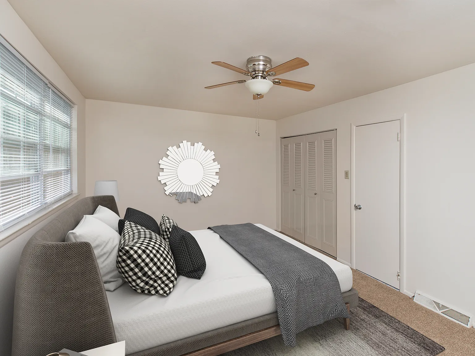 Country Club Apartments — Photo 2