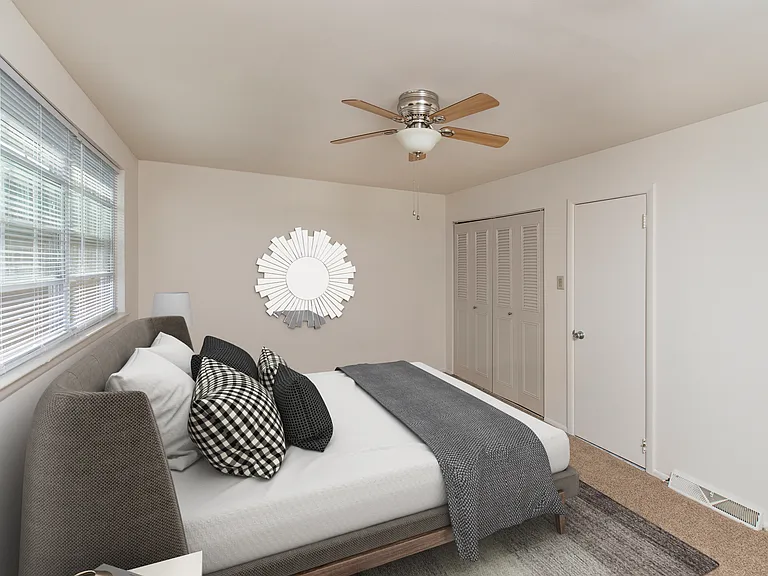Country Club Apartments — Photo 2